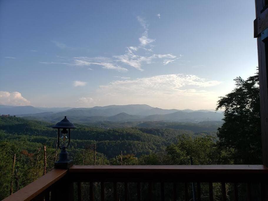 Villa Yogi'S Den: Breathtaking Views! 3 Min To Dollywood, On 1 Acre! Sevierville Exterior foto