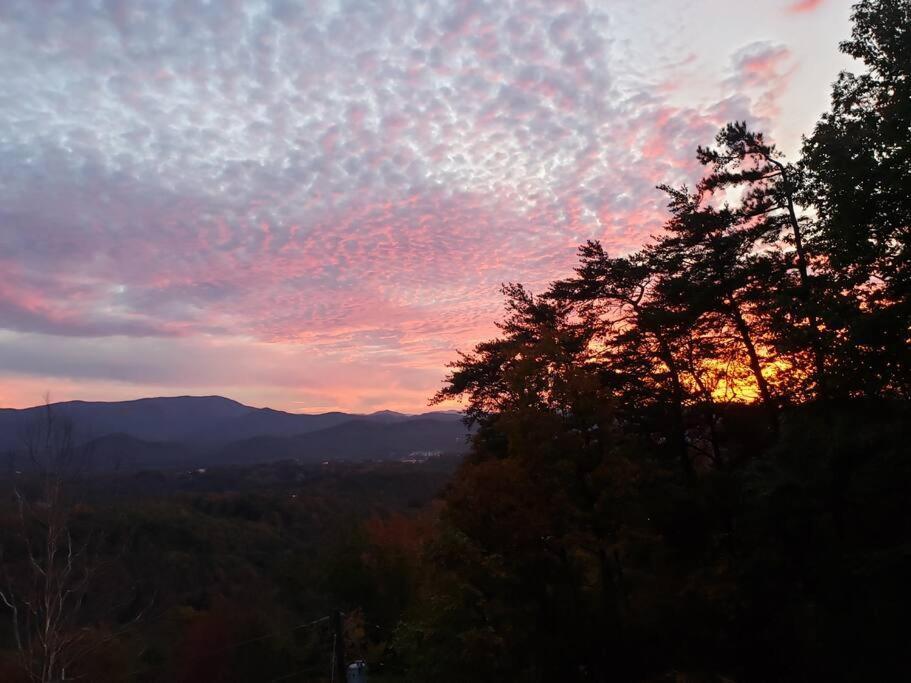 Villa Yogi'S Den: Breathtaking Views! 3 Min To Dollywood, On 1 Acre! Sevierville Exterior foto