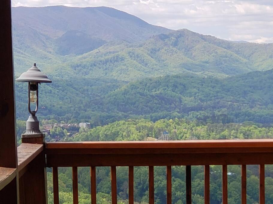 Villa Yogi'S Den: Breathtaking Views! 3 Min To Dollywood, On 1 Acre! Sevierville Exterior foto